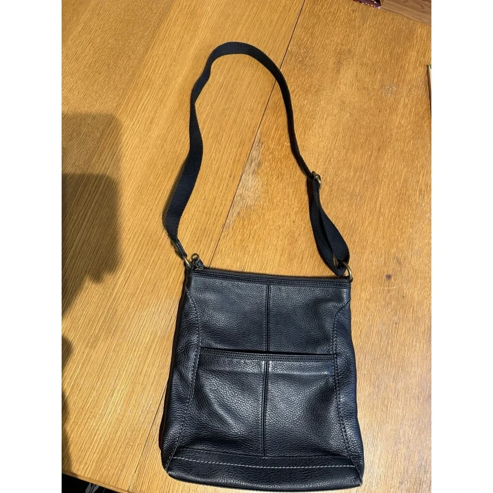The Sak Black Leather Crossbody Bag‎ Front Zip Pocket Adjustable Strap